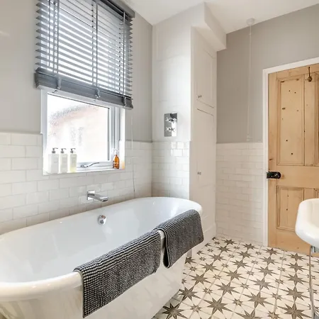 2 Bed In York Oc-94487 Holiday home *